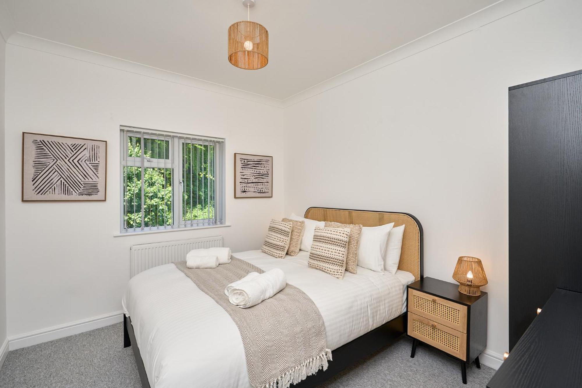 Spacious 1 Bed Apt - Stunning Views & Private Parking - 5 Mins To Beach - Dog Friendly - Close To Ventnor, Shanklin & Sandown - Ideal For Friends, Families & Business Travellers - Sleeps Up To 4 Guests - Managed By "Greenstay Serviced Accommodation" Bonchurch Exteriér fotografie
