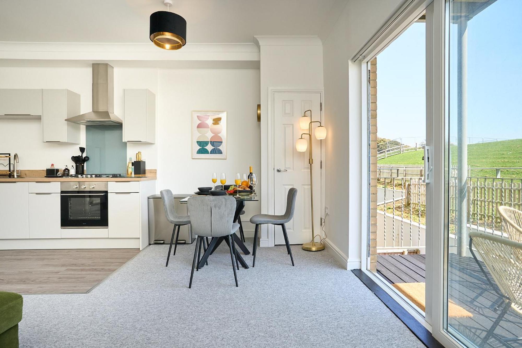 Spacious 1 Bed Apt - Stunning Views & Private Parking - 5 Mins To Beach - Dog Friendly - Close To Ventnor, Shanklin & Sandown - Ideal For Friends, Families & Business Travellers - Sleeps Up To 4 Guests - Managed By "Greenstay Serviced Accommodation" Bonchurch Exteriér fotografie