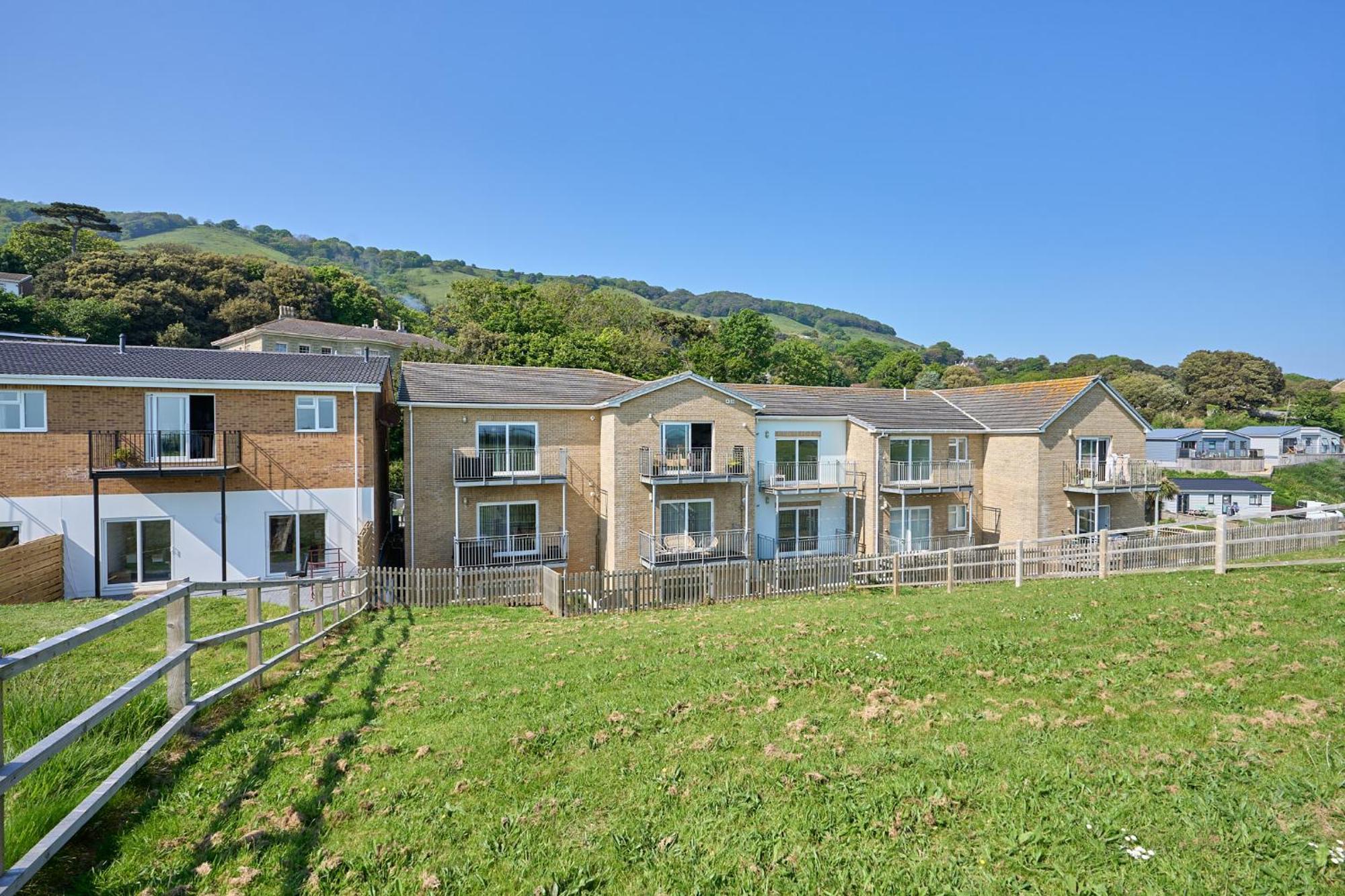 Spacious 1 Bed Apt - Stunning Views & Private Parking - 5 Mins To Beach - Dog Friendly - Close To Ventnor, Shanklin & Sandown - Ideal For Friends, Families & Business Travellers - Sleeps Up To 4 Guests - Managed By "Greenstay Serviced Accommodation" Bonchurch Exteriér fotografie