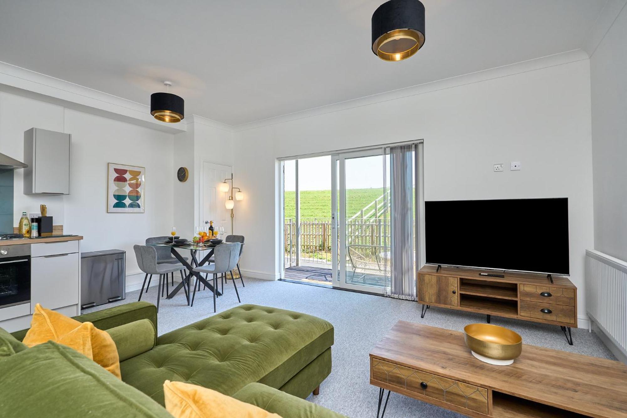 Spacious 1 Bed Apt - Stunning Views & Private Parking - 5 Mins To Beach - Dog Friendly - Close To Ventnor, Shanklin & Sandown - Ideal For Friends, Families & Business Travellers - Sleeps Up To 4 Guests - Managed By "Greenstay Serviced Accommodation" Bonchurch Exteriér fotografie